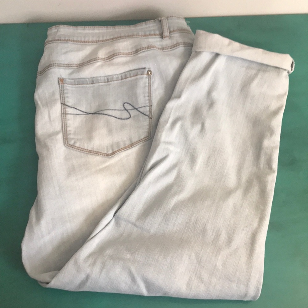 Distressed Capri